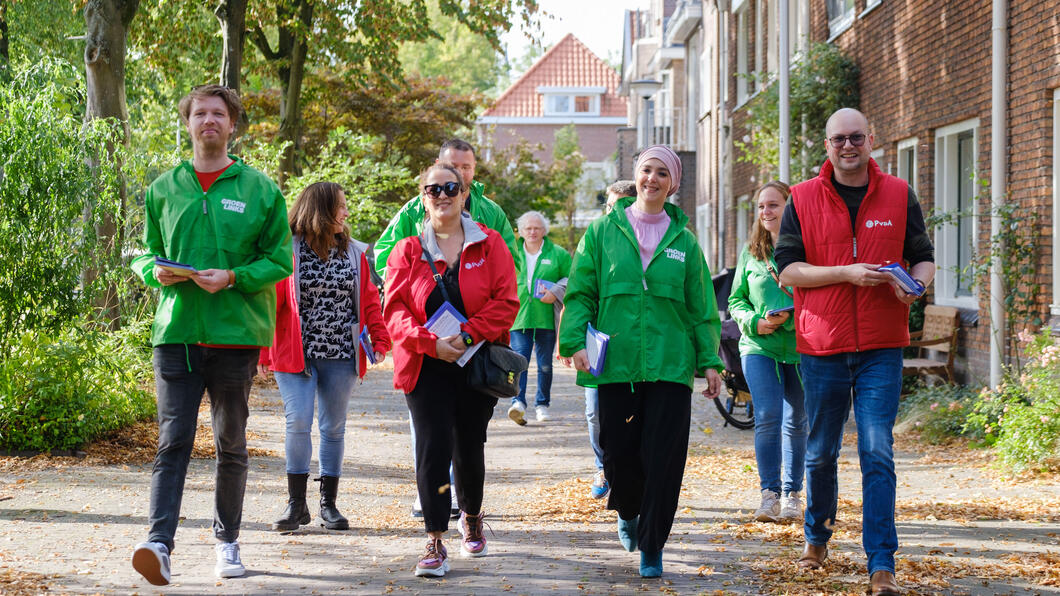Esmah Lahlah op campagne in Tilburg