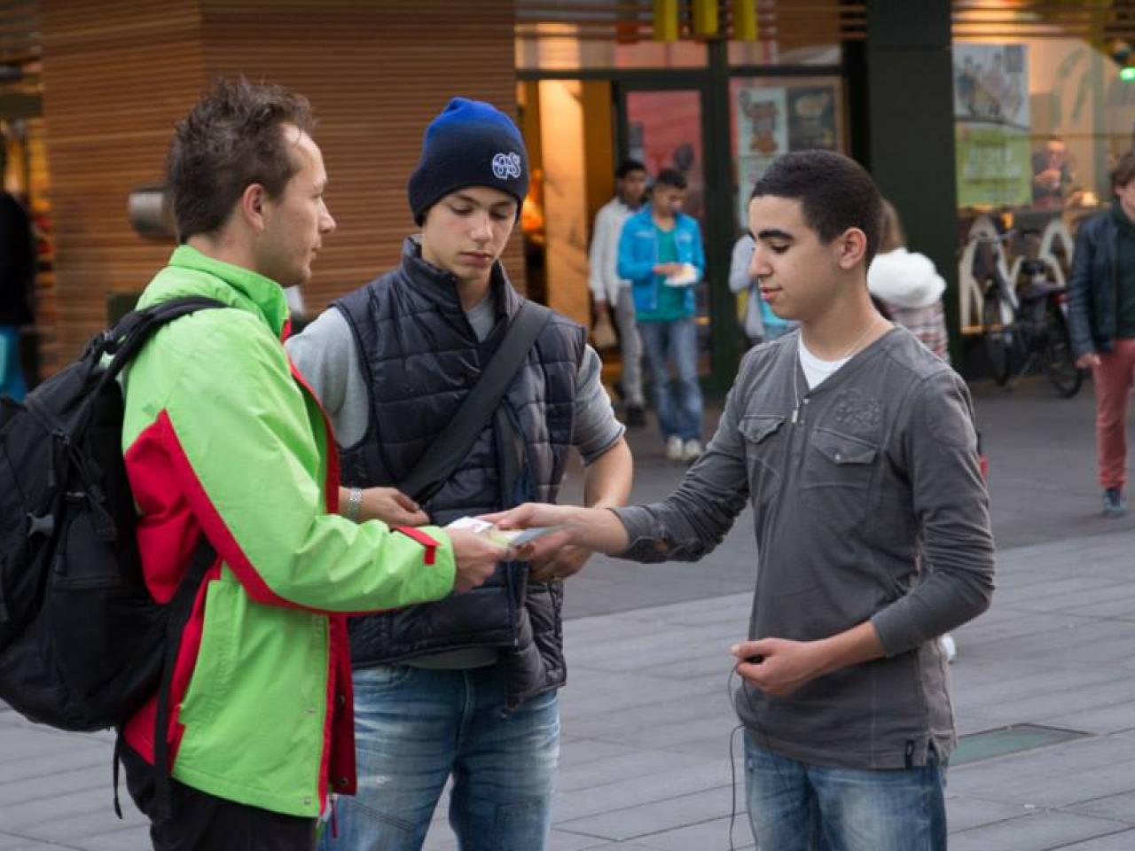 Campagne voeren in de binnenstad Flyeren in de binnenstad