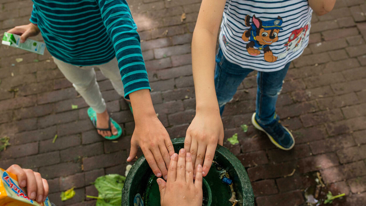 3 handen van kinderen